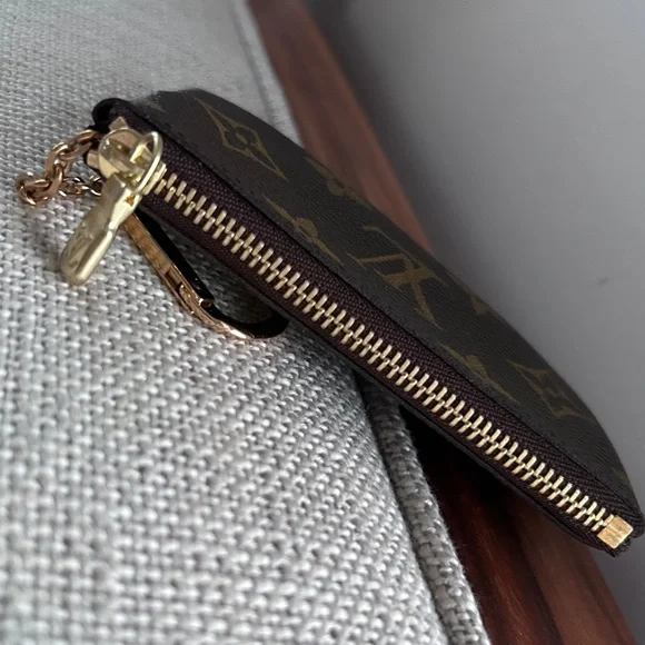 Louis Vuitton Monogram Key Pouch - Picture 3 of 12
